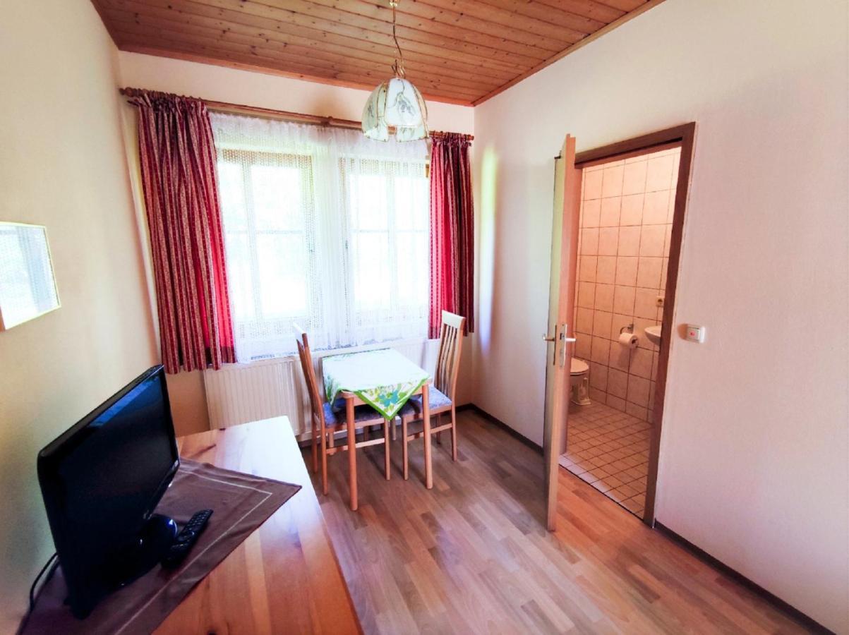 Herrnmuehle - Pension & Ferienwohnungen Ротенбург-на-Таубері Екстер'єр фото